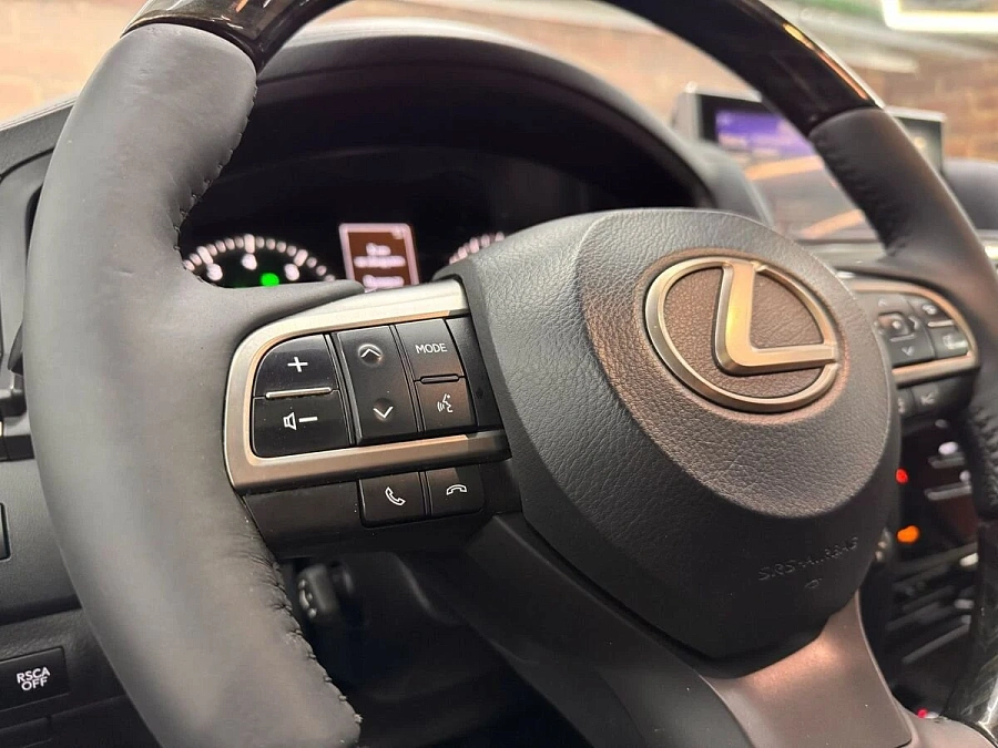 Lexus LX, 2017г., полный привод, автомат