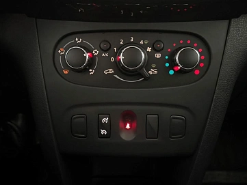 Renault Sandero, 2015г, передний привод, автомат