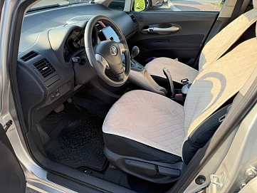 Toyota Auris, 2008г, передний привод, робот