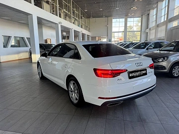 Audi A4, 2019г, передний привод, робот