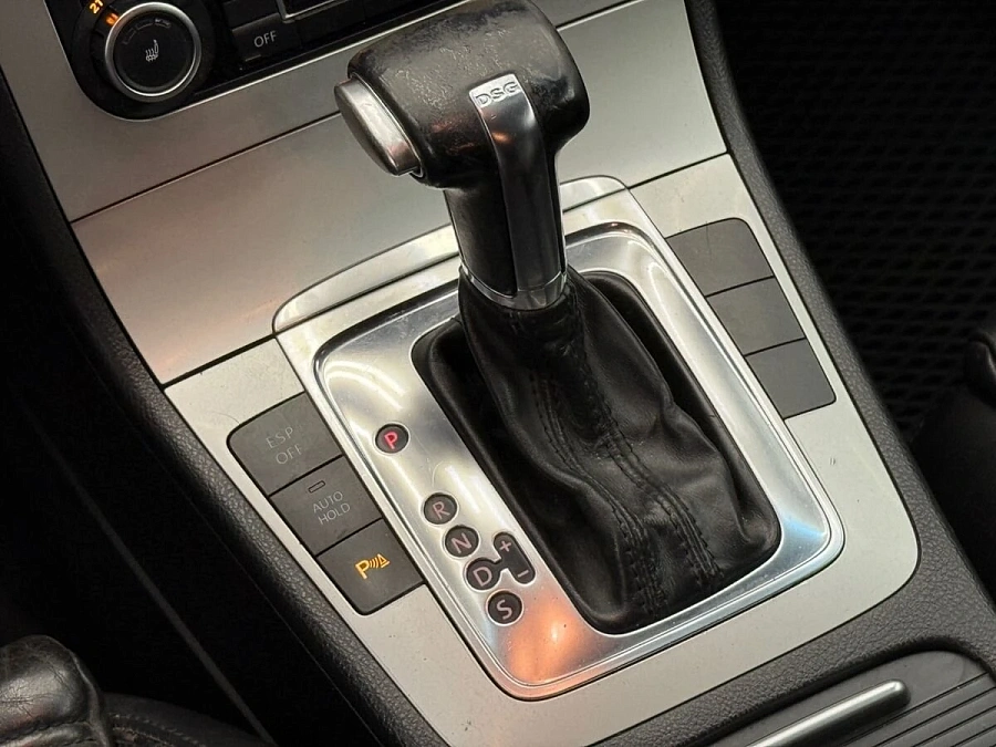 Volkswagen Passat, 2010г., передний привод, робот
