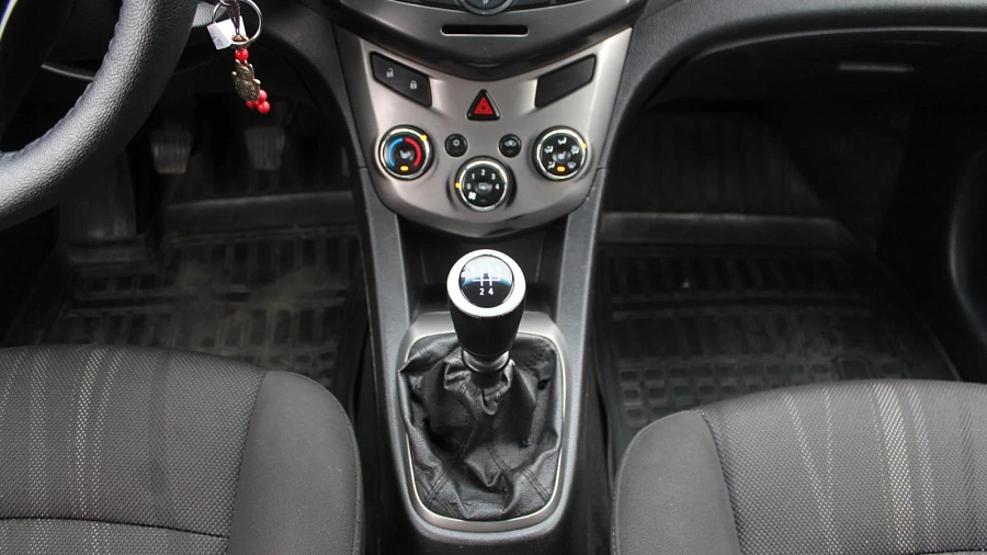 Chevrolet Aveo, 2013г., передний привод, механика