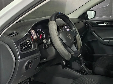 Volkswagen Polo, 2021г, передний привод, автомат