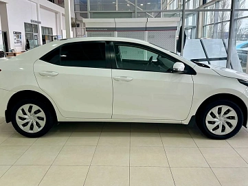 Toyota Corolla, 2014г, передний привод, вариатор