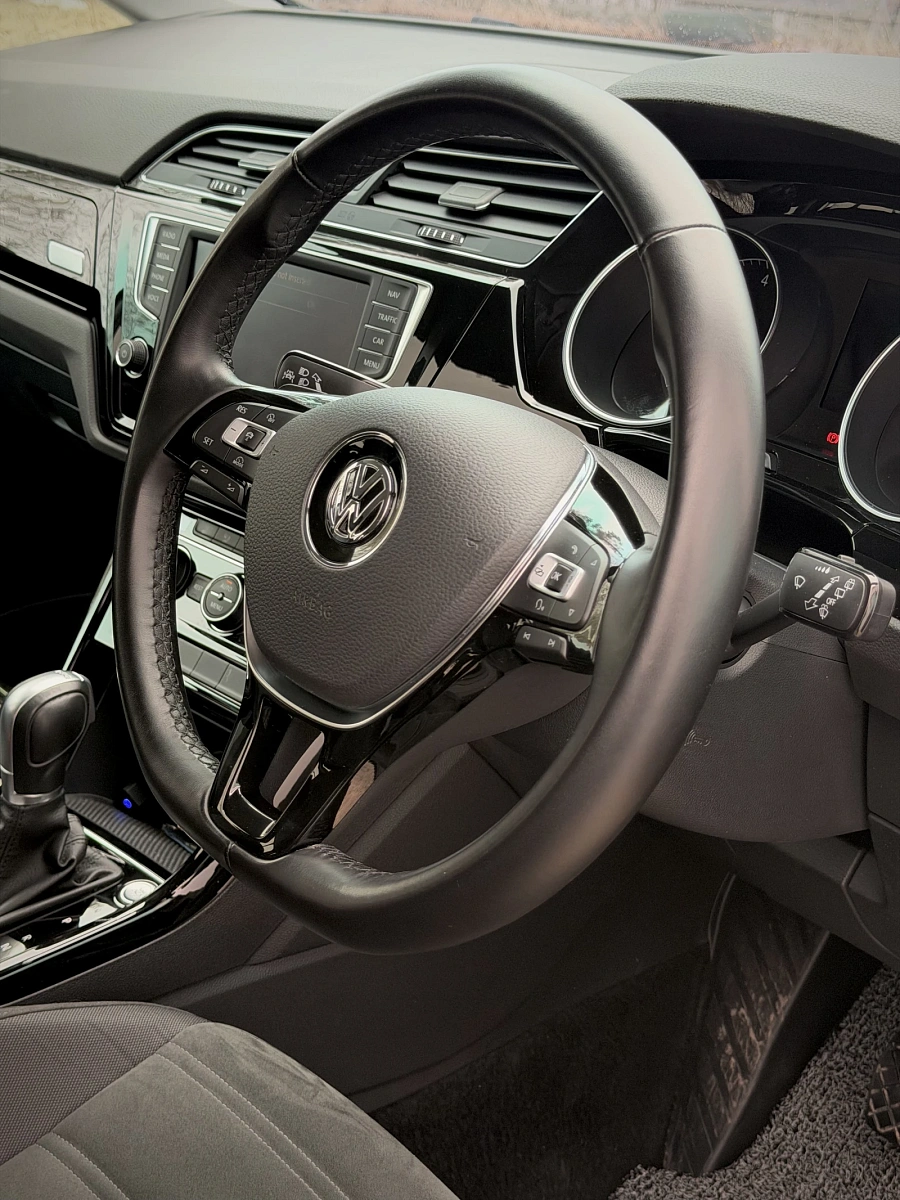 Volkswagen Touran, 2016г., передний привод, робот