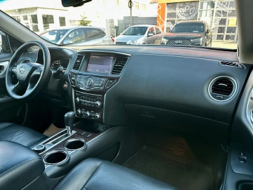 Nissan Pathfinder, 2014г, передний привод, автомат