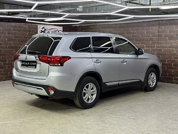 Mitsubishi Outlander, 2018г, передний привод, вариатор