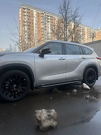 Toyota Highlander, 2023г, полный привод, автомат