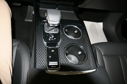 Hongqi HS3, 2025г, передний привод, робот