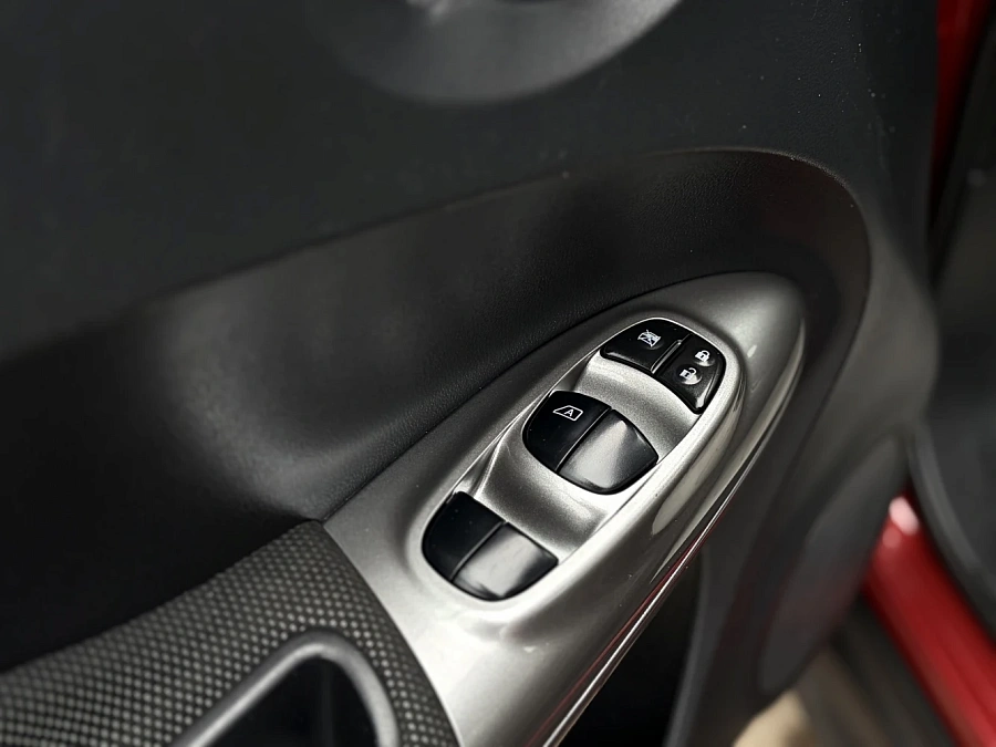 Nissan Juke, 2013г., передний привод, вариатор