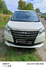 Toyota Noah, 2015г, передний привод, вариатор