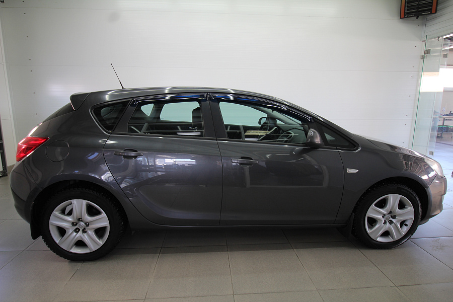 Opel Astra, 2012г., передний привод, автомат