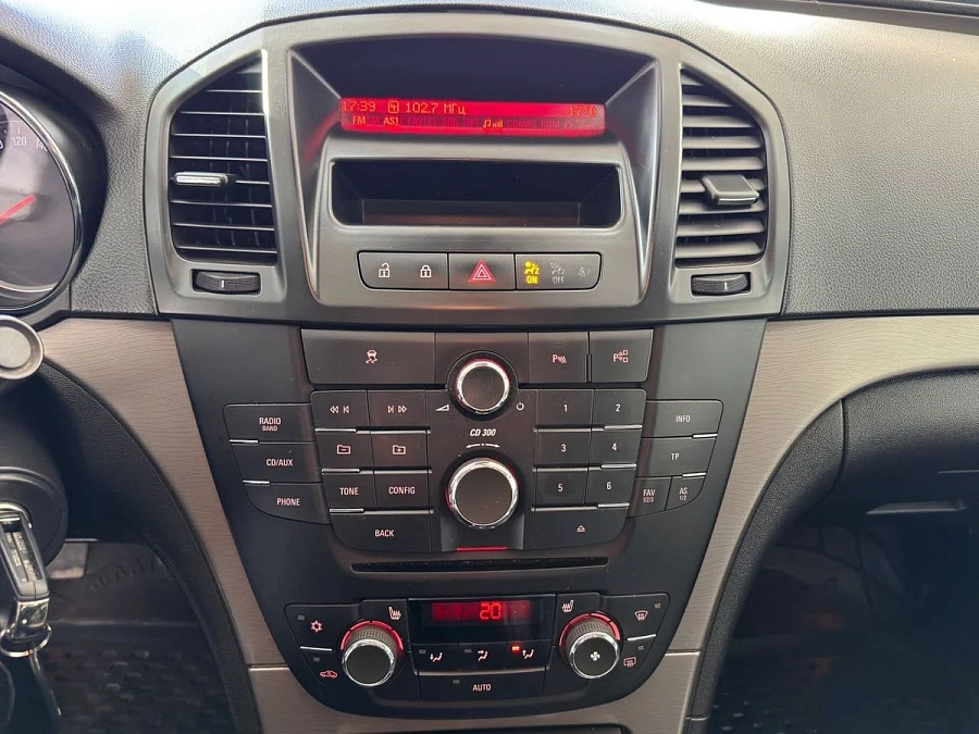 Opel Insignia, 2012г., передний привод, механика