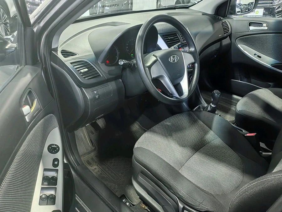 Hyundai Solaris, 2011г., передний привод, механика