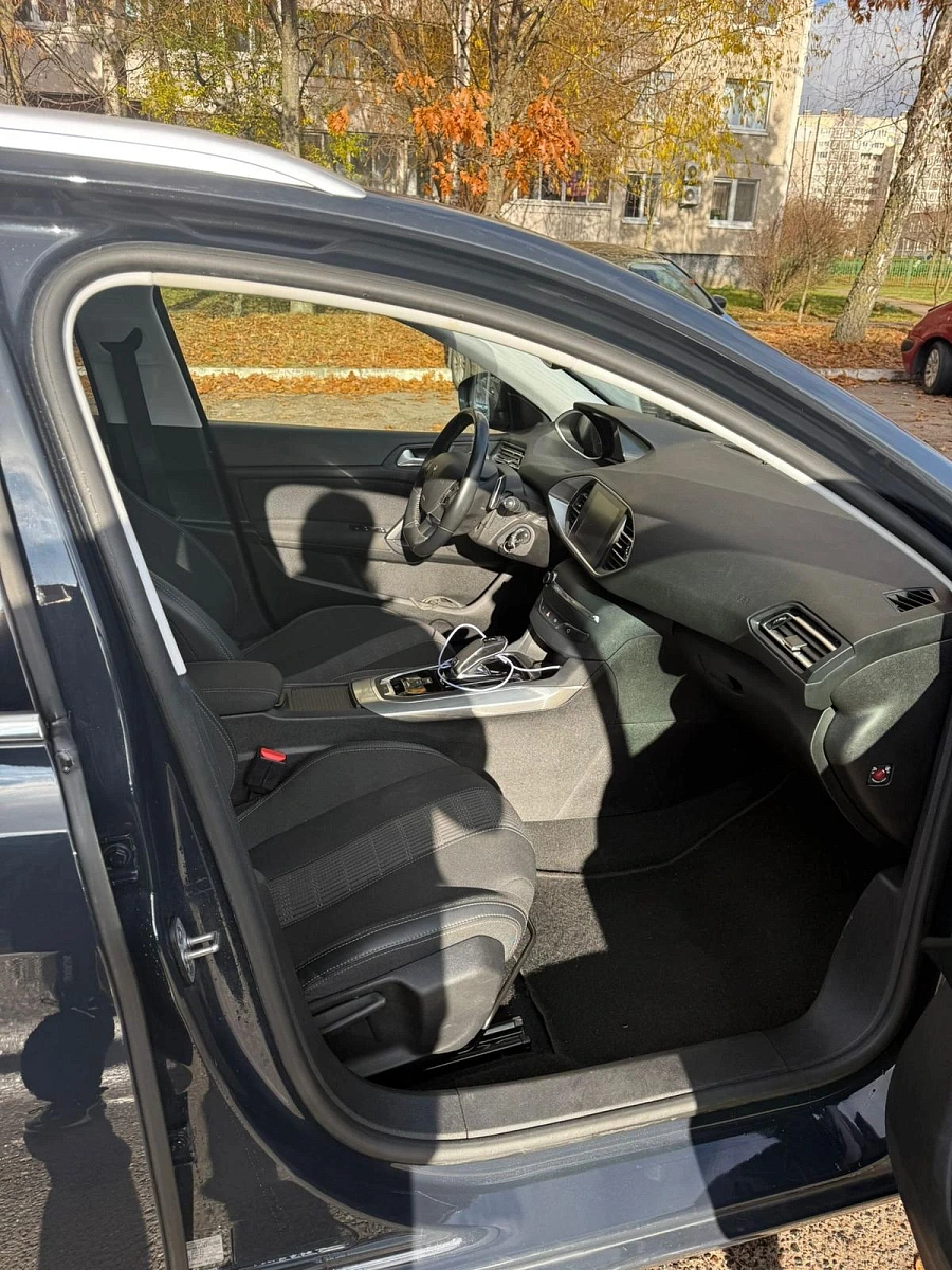 Peugeot 308, 2019г., передний привод, автомат