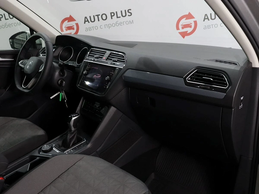 Volkswagen Tiguan, 2020г., полный привод, робот