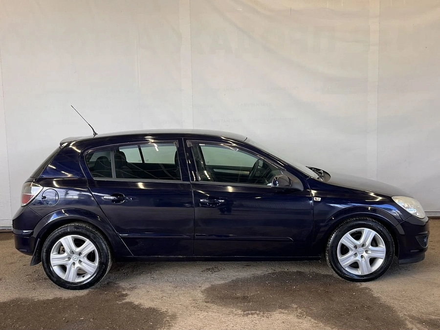 Opel Astra, 2008г., передний привод, механика