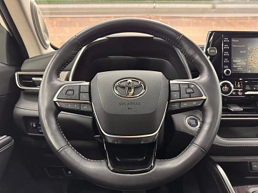 Toyota Highlander, 2021г, полный привод, автомат