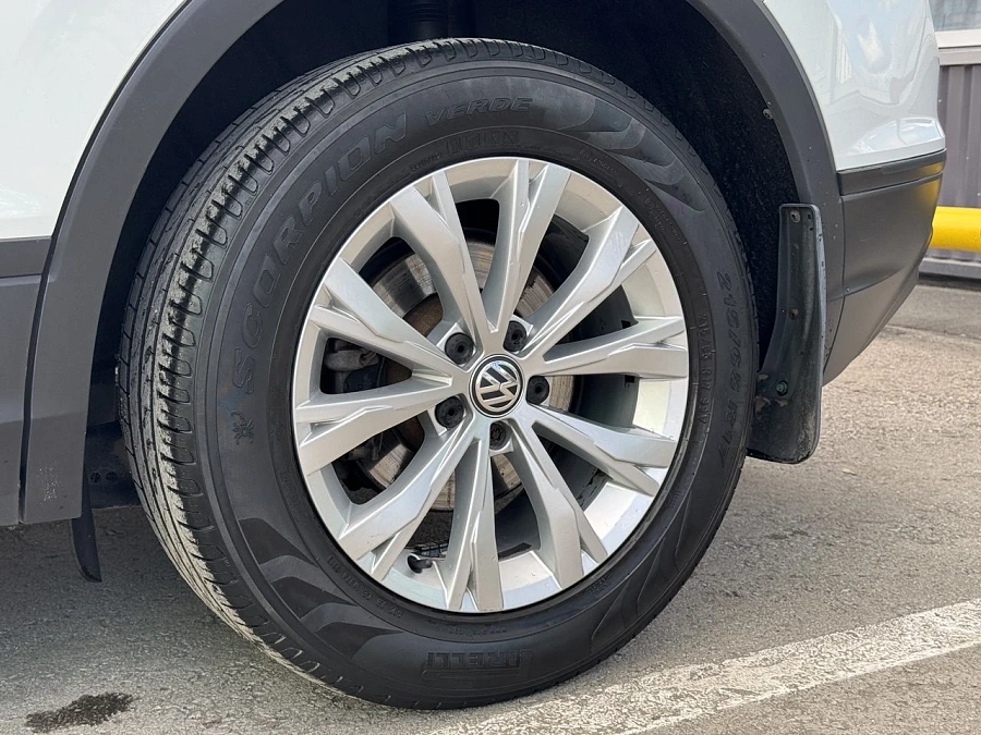 Volkswagen Tiguan, 2019г., полный привод, робот