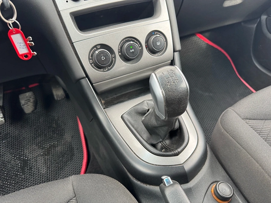 Peugeot 308, 2008г., передний привод, механика