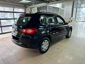 Volkswagen Tiguan, 2010г., полный привод, механика