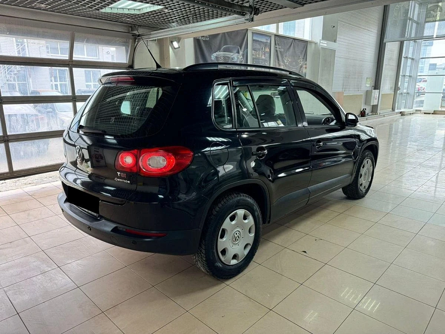 Volkswagen Tiguan, 2010г., полный привод, механика