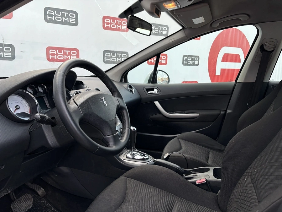 Peugeot 308, 2008г., передний привод, автомат
