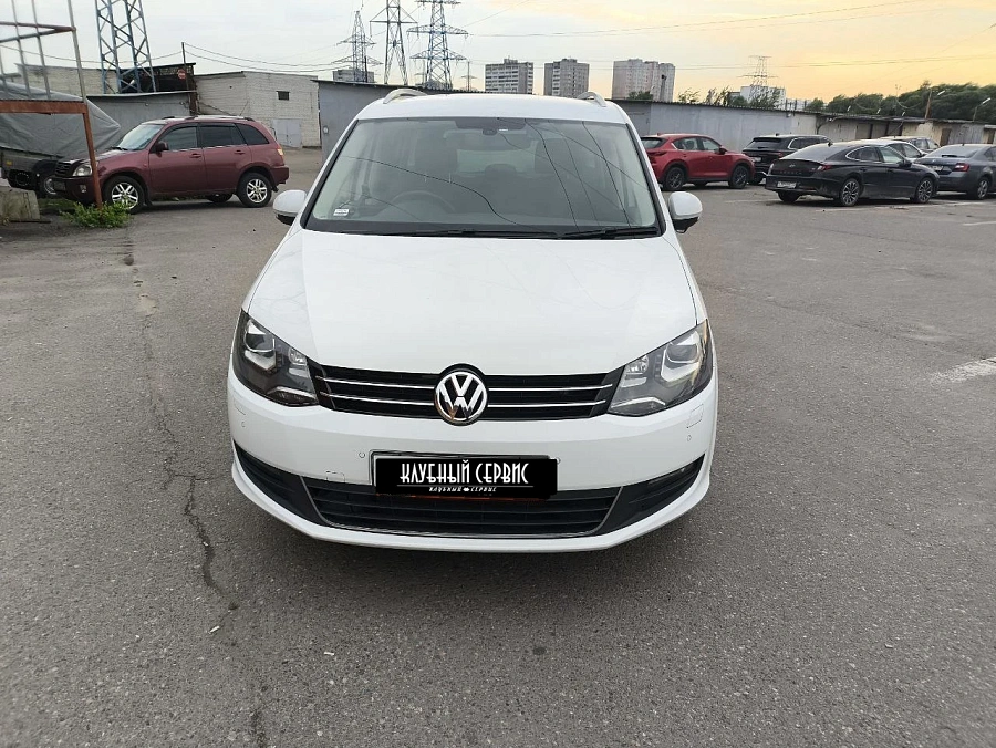Volkswagen Sharan, 2014г., передний привод, робот