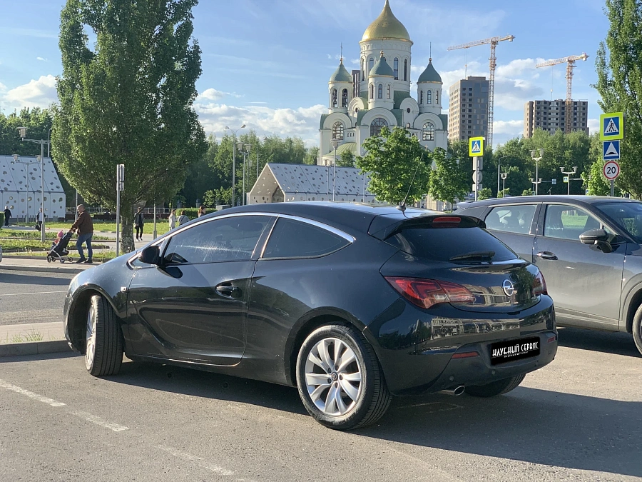 Opel Astra, 2014г., передний привод, автомат