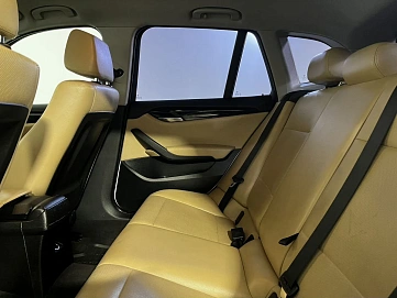 BMW X1, 2011г., задний привод, автомат