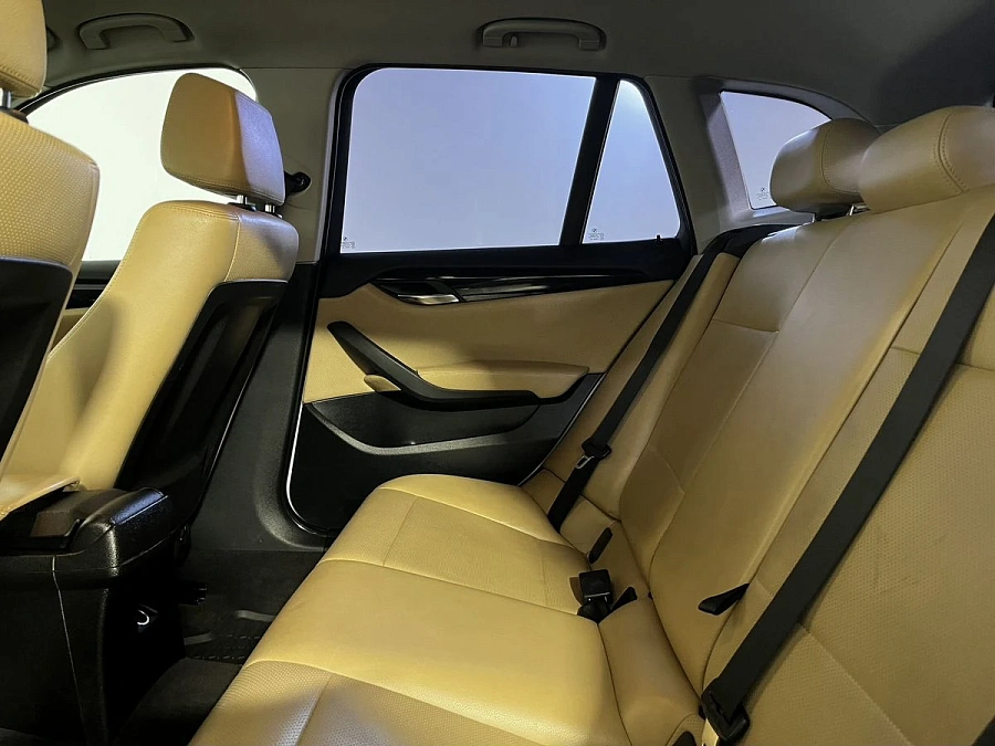 BMW X1, 2011г., задний привод, автомат