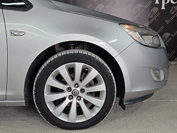 Opel Astra, 2010г, передний привод, механика