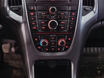 Opel Astra, 2013г, передний привод, механика