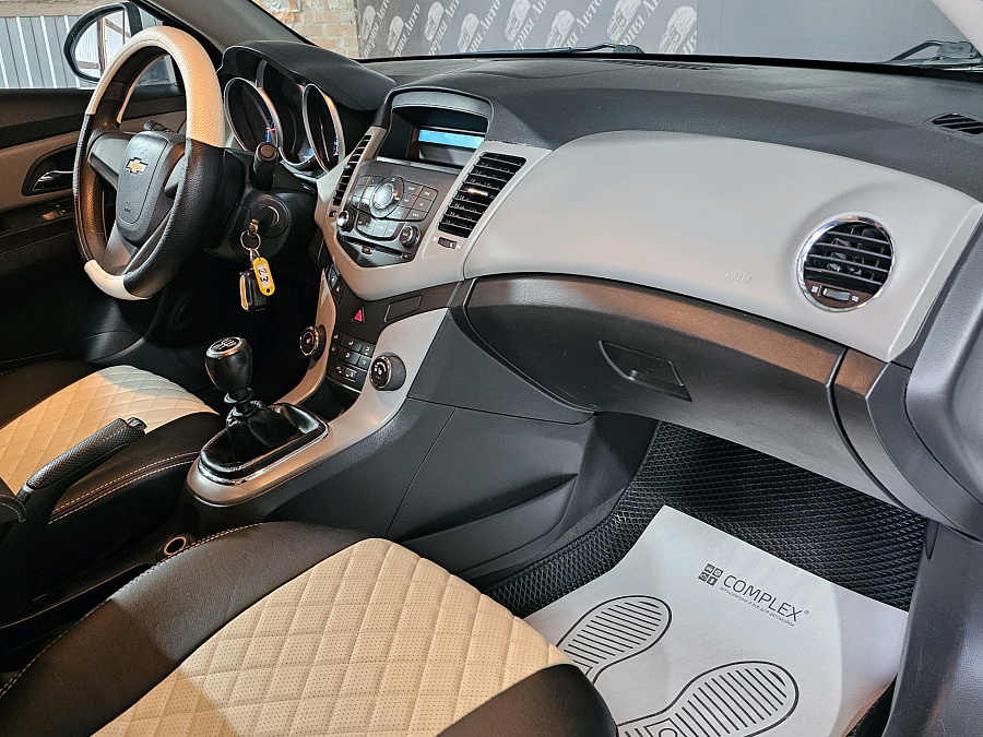 Chevrolet Cruze, 2011г., передний привод, механика