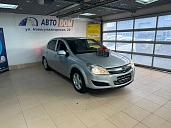 Opel Astra, 2011г., передний привод, механика
