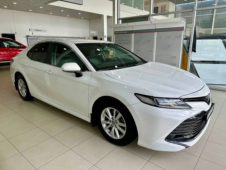 Toyota Camry, 2018г., передний привод, автомат