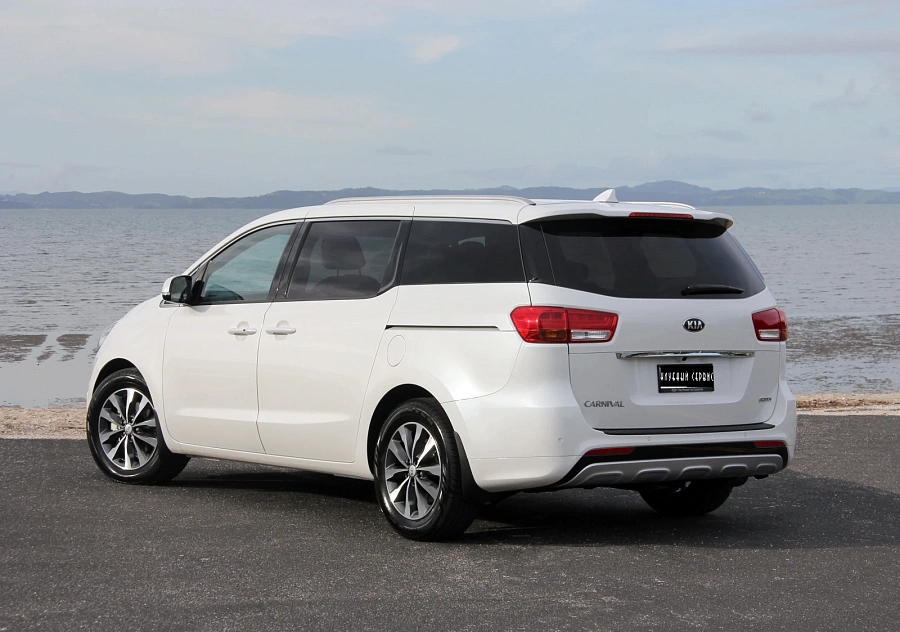 Kia Carnival, 2019г., передний привод, автомат