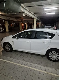 Opel Astra, 2015г, передний привод, механика