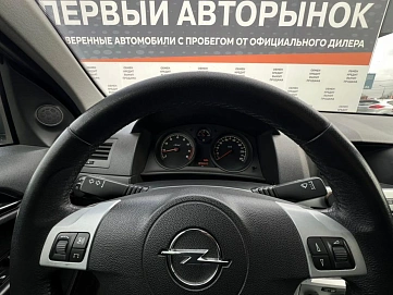 Opel Astra, 2010г, передний привод, механика