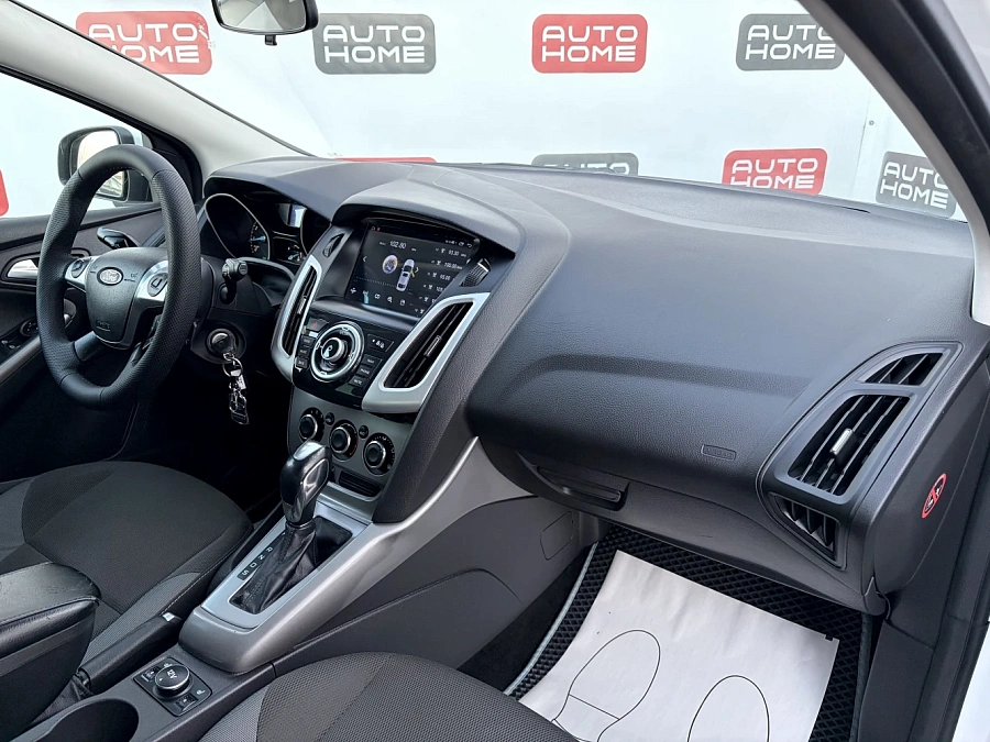 Ford Focus, 2011г., передний привод, робот