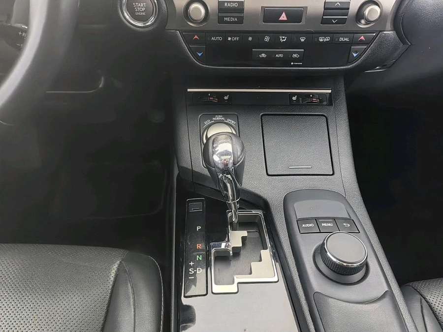 Lexus ES, 2015г., передний привод, автомат