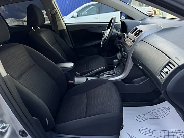 Toyota Corolla, 2010г, передний привод, автомат