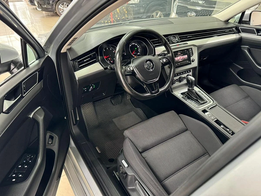 Volkswagen Passat, 2015г., передний привод, робот