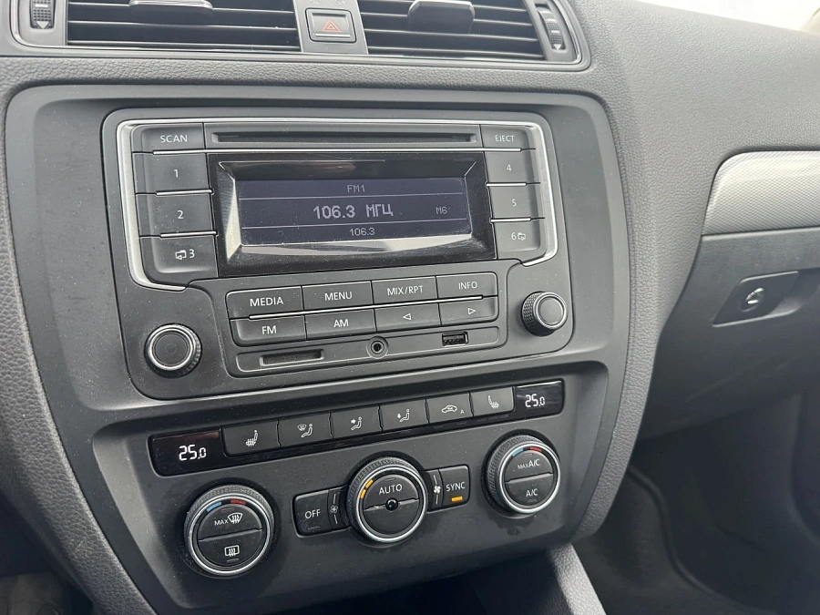 Volkswagen Jetta, 2015г., передний привод, робот