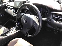 Toyota C-HR, 2017г, полный привод, вариатор