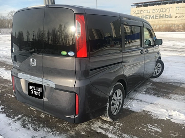 Honda Stepwgn, 2018г, передний привод, вариатор