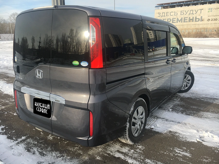 Honda Stepwgn, 2018г., передний привод, вариатор