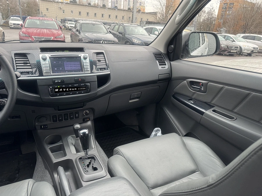 Toyota Hilux, 2012г., полный привод, автомат