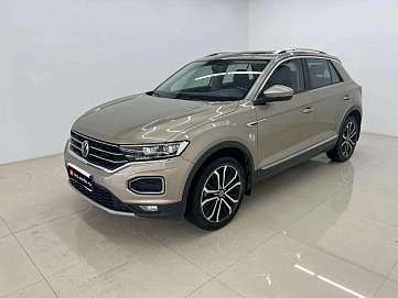 Volkswagen T-Roc, 2022г, передний привод, робот