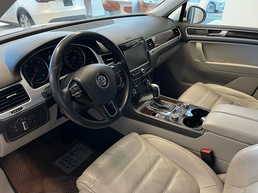 Volkswagen Touareg, 2012г., полный привод, автомат